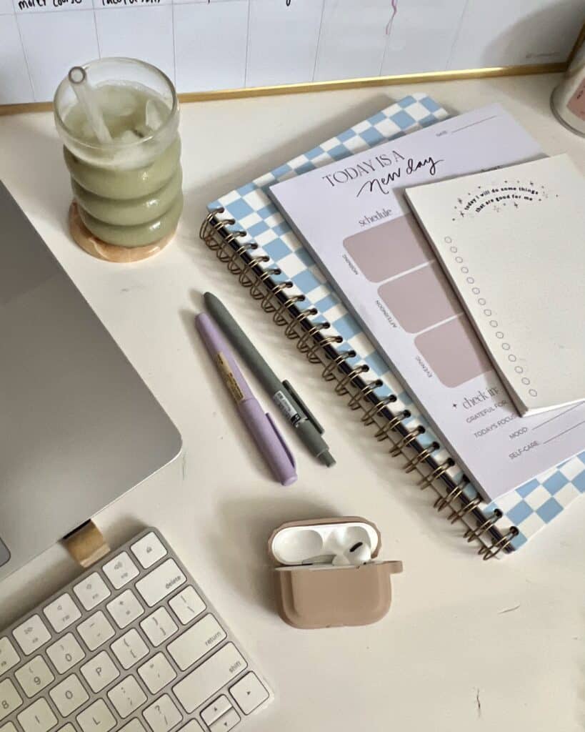 Simple dorm desk organization ideas for students